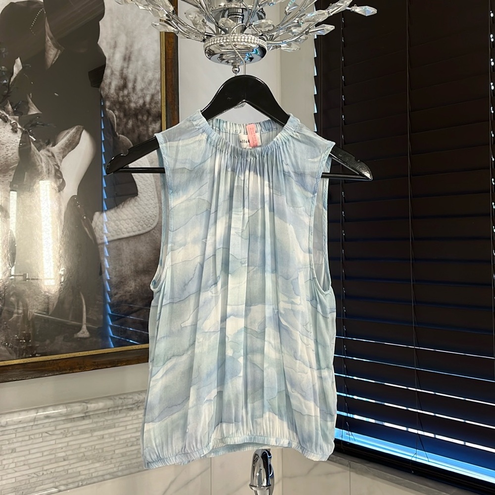 Bella Dahl Smocked Neck Sleeveless Blouse With Cloud Print Size Extra Small